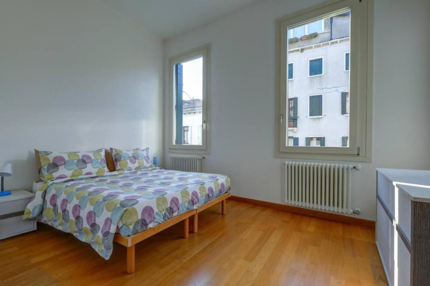 Rio Ca Foscari A San Pantalon Apartment Venesia Bagian luar foto