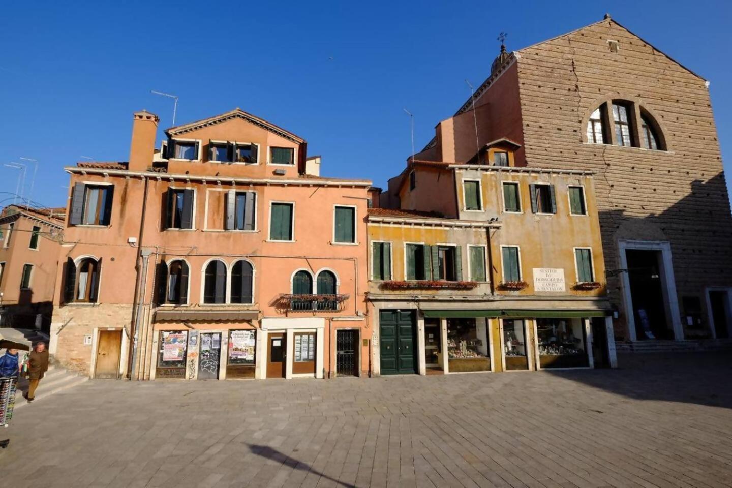 Rio Ca Foscari A San Pantalon Apartment Venesia Bagian luar foto