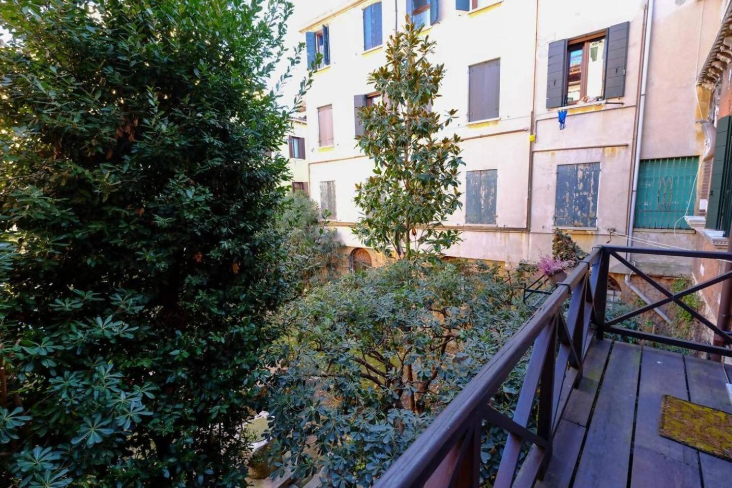 Rio Ca Foscari A San Pantalon Apartment Venesia Bagian luar foto